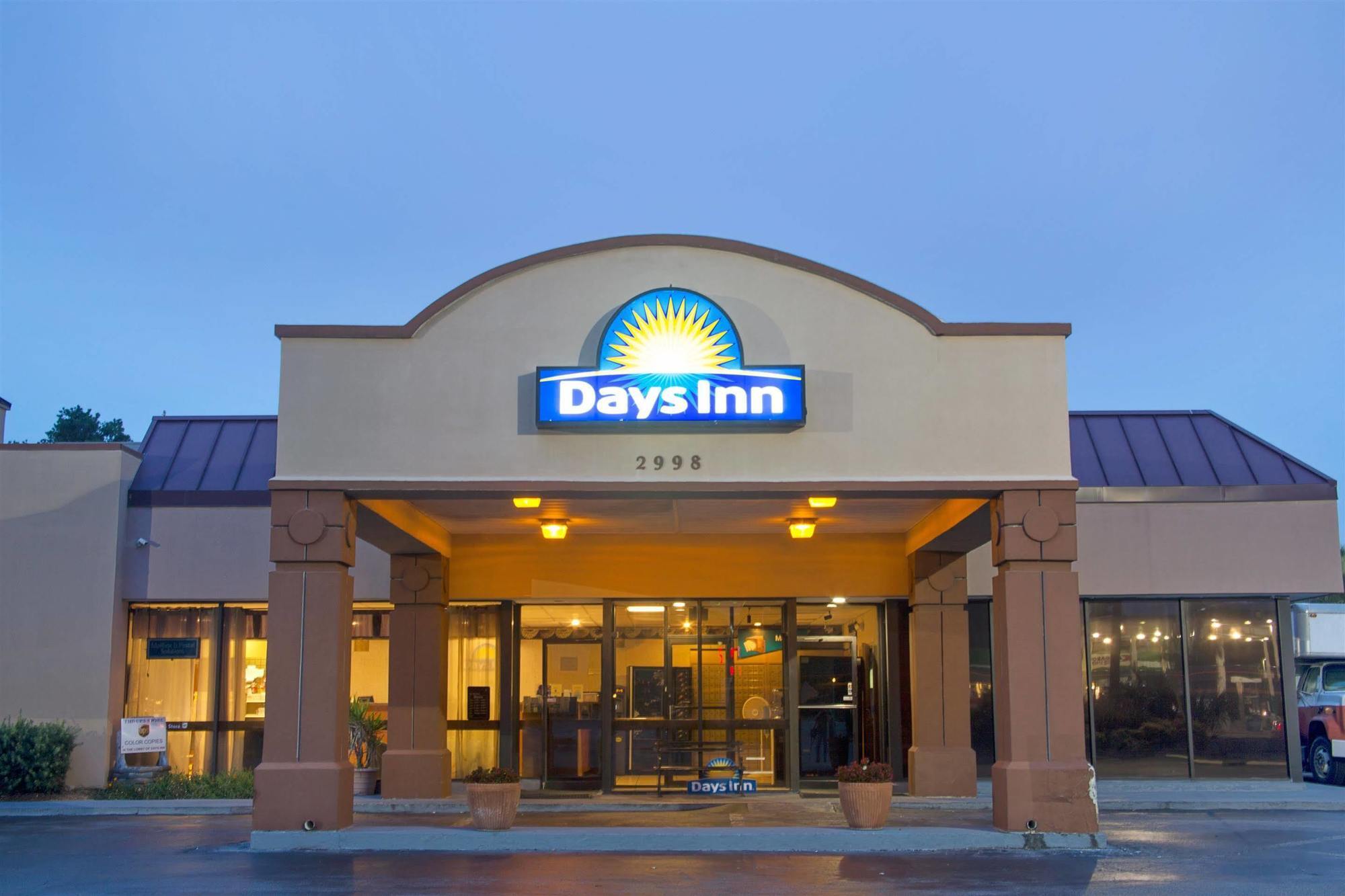 Days Inn & Suites By Wyndham Charleston Airport West North Charleston Exterior foto